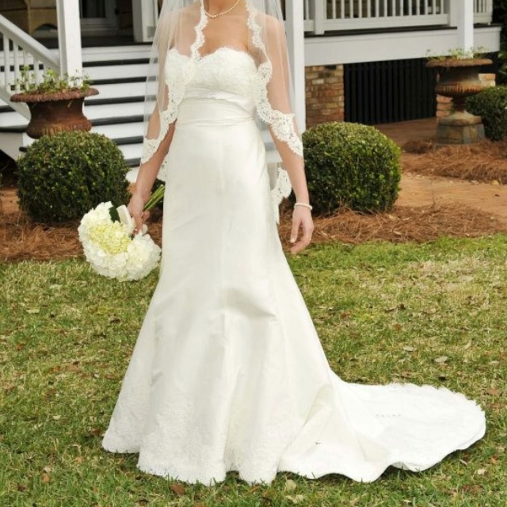 Paloma Blanca Wedding dress.